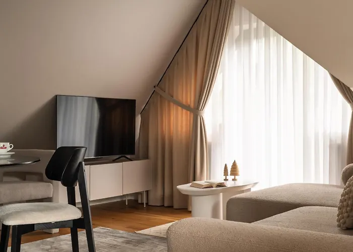 Altara Centrum - Free Parking Aparthotel 4*